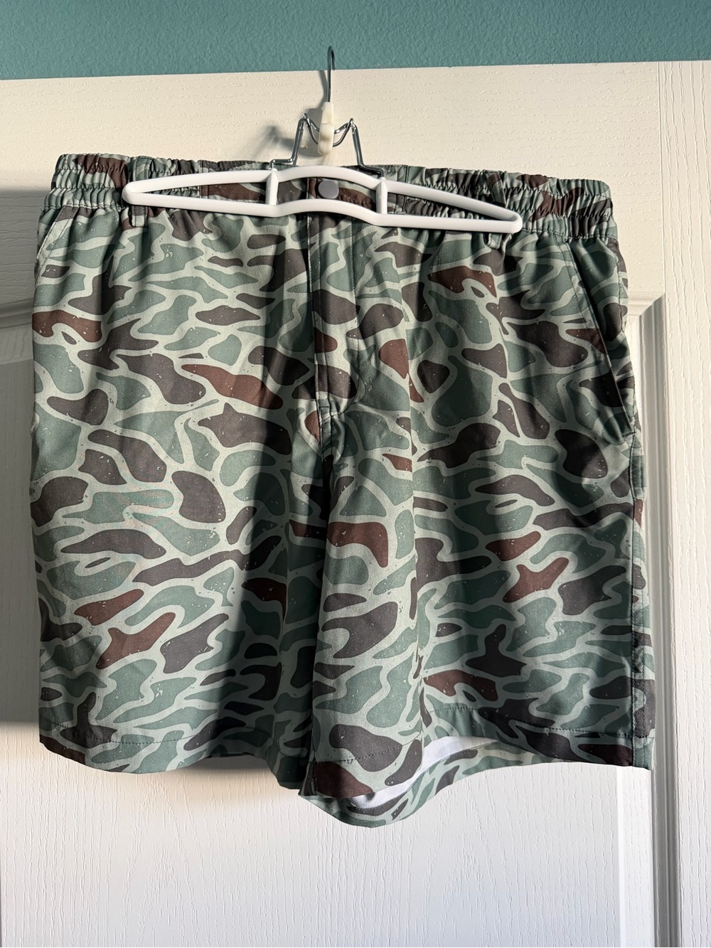 BURLEBO Men's Camouflage Athletic Shorts in Green and Brown